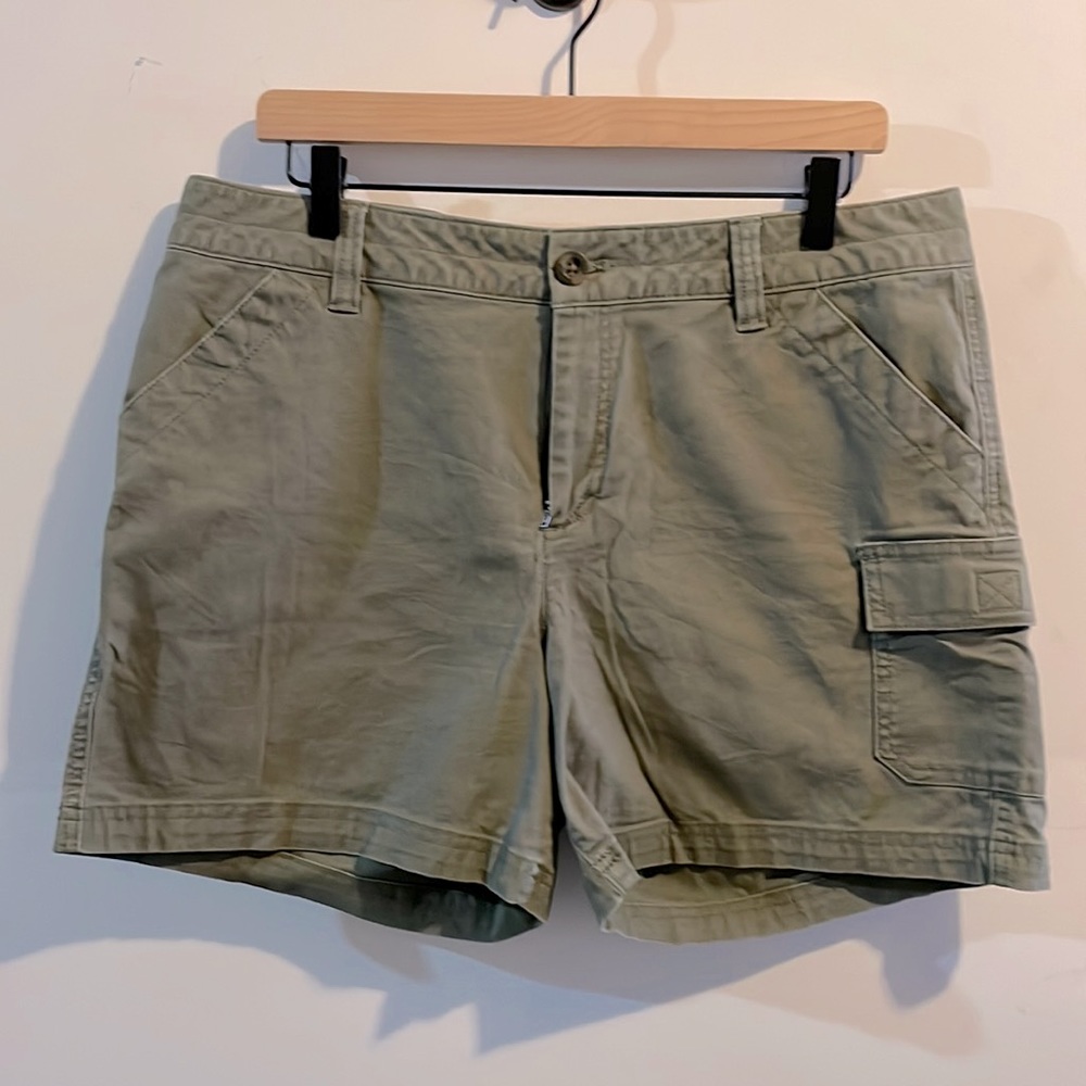 Eddie Bauer Cargo Shorts. Women’s Size 12